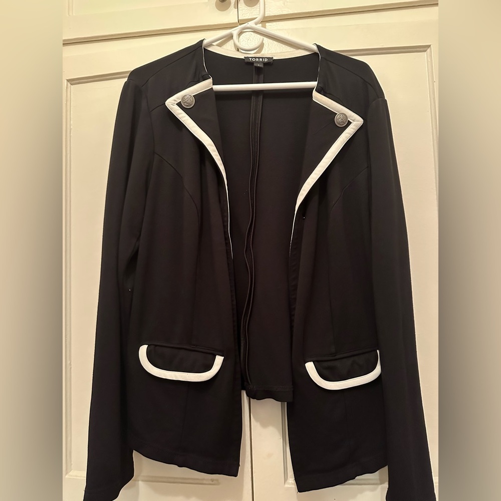 Black open blazer with white accents